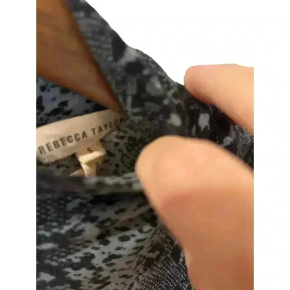 Rebecca Taylor Mock Neck Snake Skin Print Top Size S - Picture 3 of 7